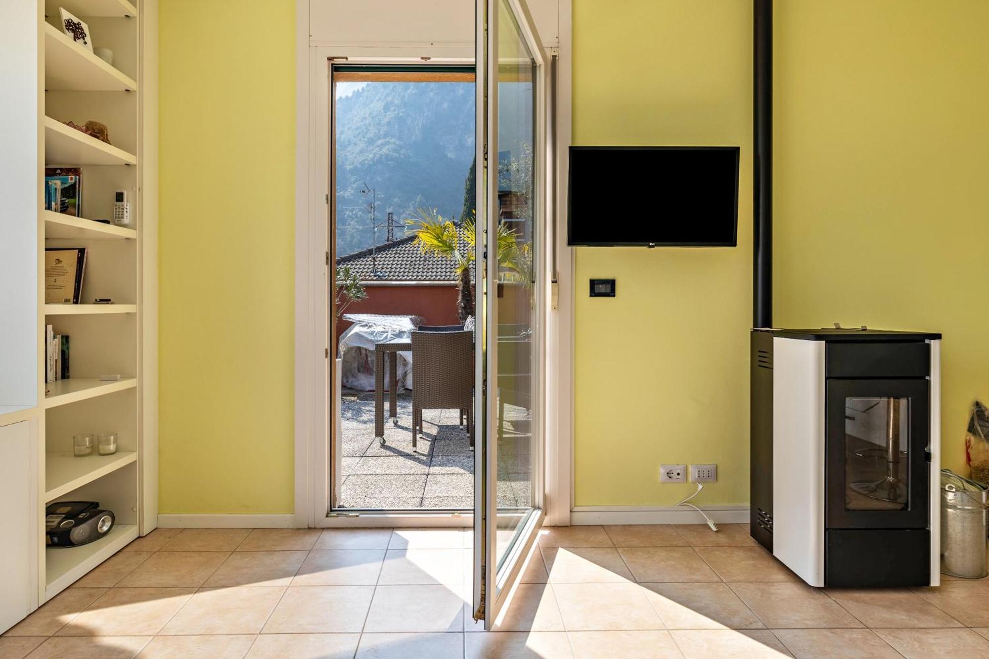 Apartamento Casa Sara With Swimming Pool Riva del Garda Exterior foto